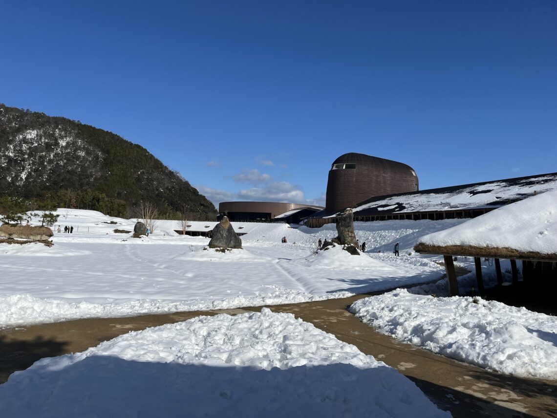 旅行が趣味で知らない土地を探索したり、普段は見ない景色を見るのが好きです。色々な飲食店を探して食べるのも楽しみの一つです。