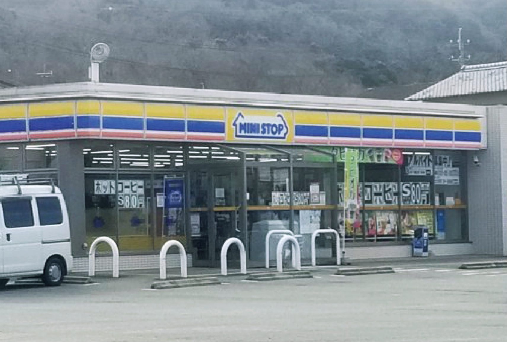 コンビニまで徒歩1分