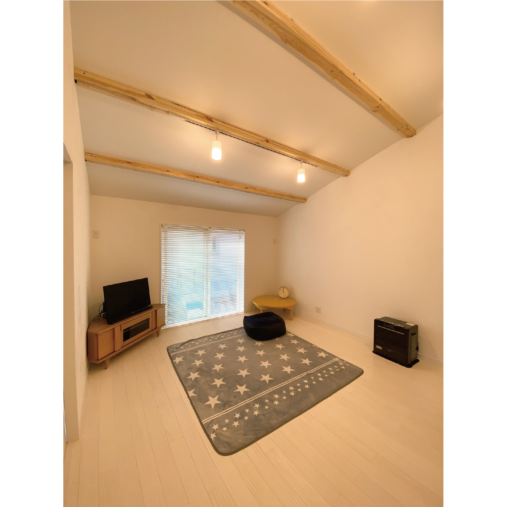シンプルにオシャレに暮らす！﻿ 爽やかなマリンブルーの平屋のお家