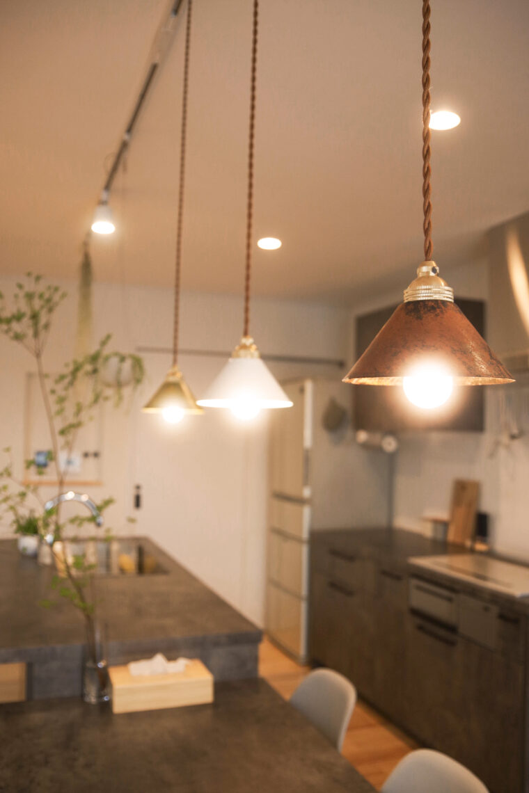 アイランドキッチンが主役！暮らしやすさにこだわったナチュラルモダンな平屋