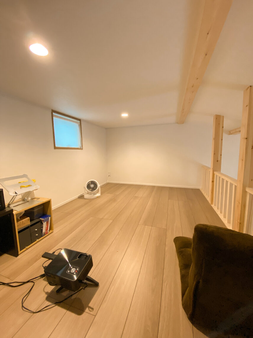ロフト×勾配天井！遊びゴコロがつまったまんなかリビングの平屋