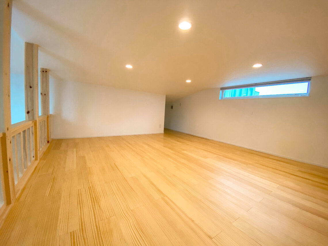 アイランドキッチンが主役！暮らしやすさにこだわったナチュラルモダンな平屋