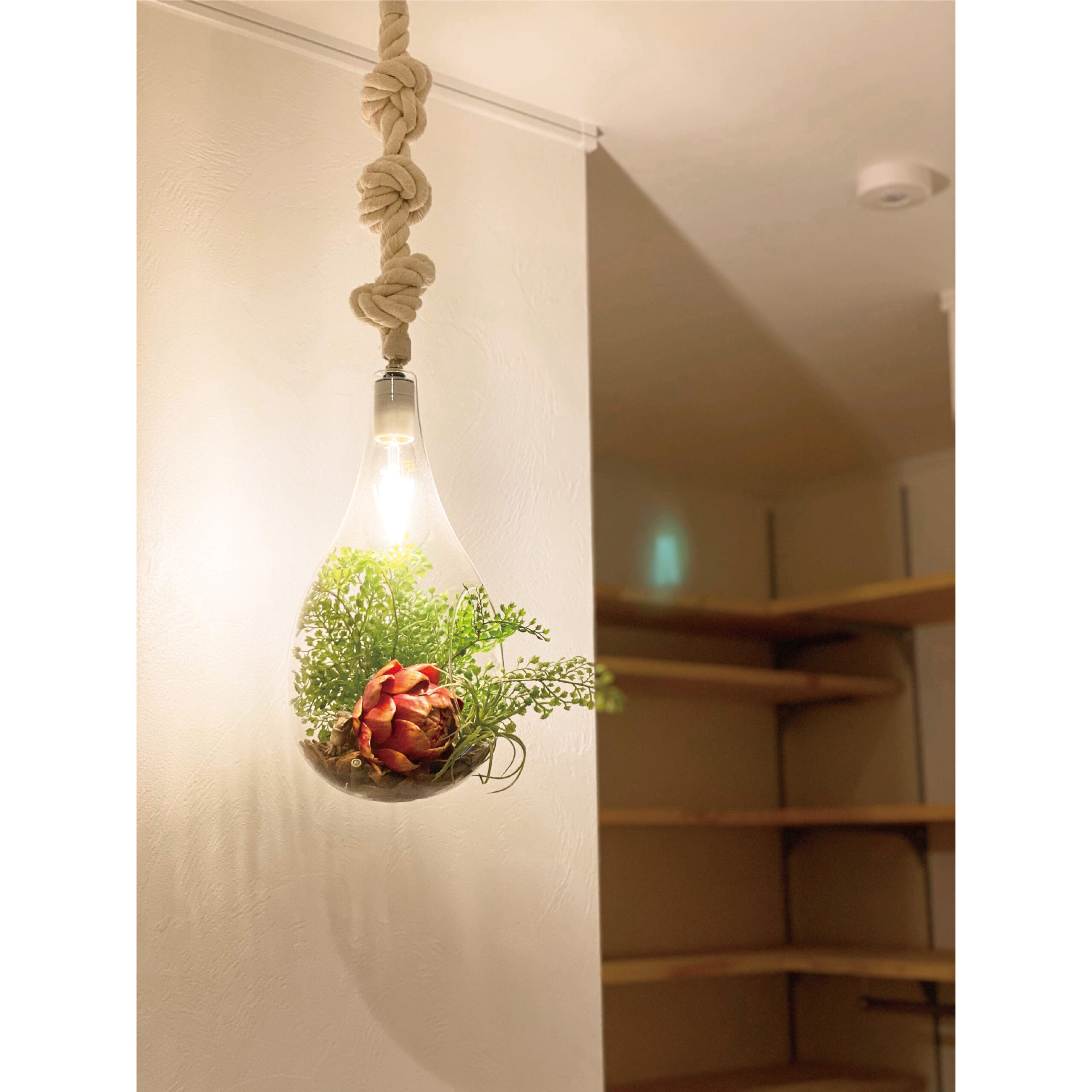 アイランドキッチンが主役！ 暮らしやすさにこだわった ナチュラルモダンな平屋