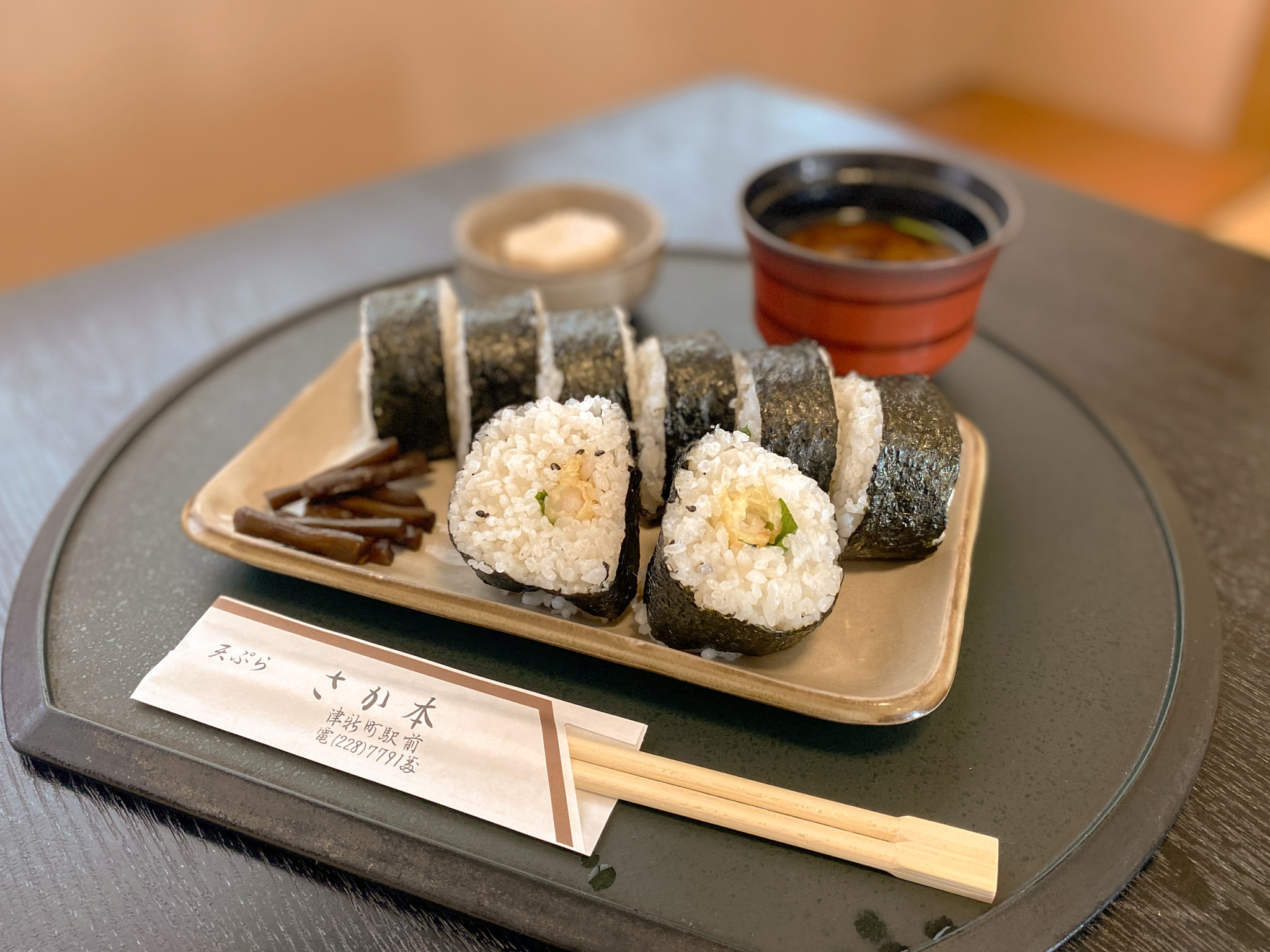 旬の食材と揚げたての天ぷらがこだわり【天ぷら さか本】