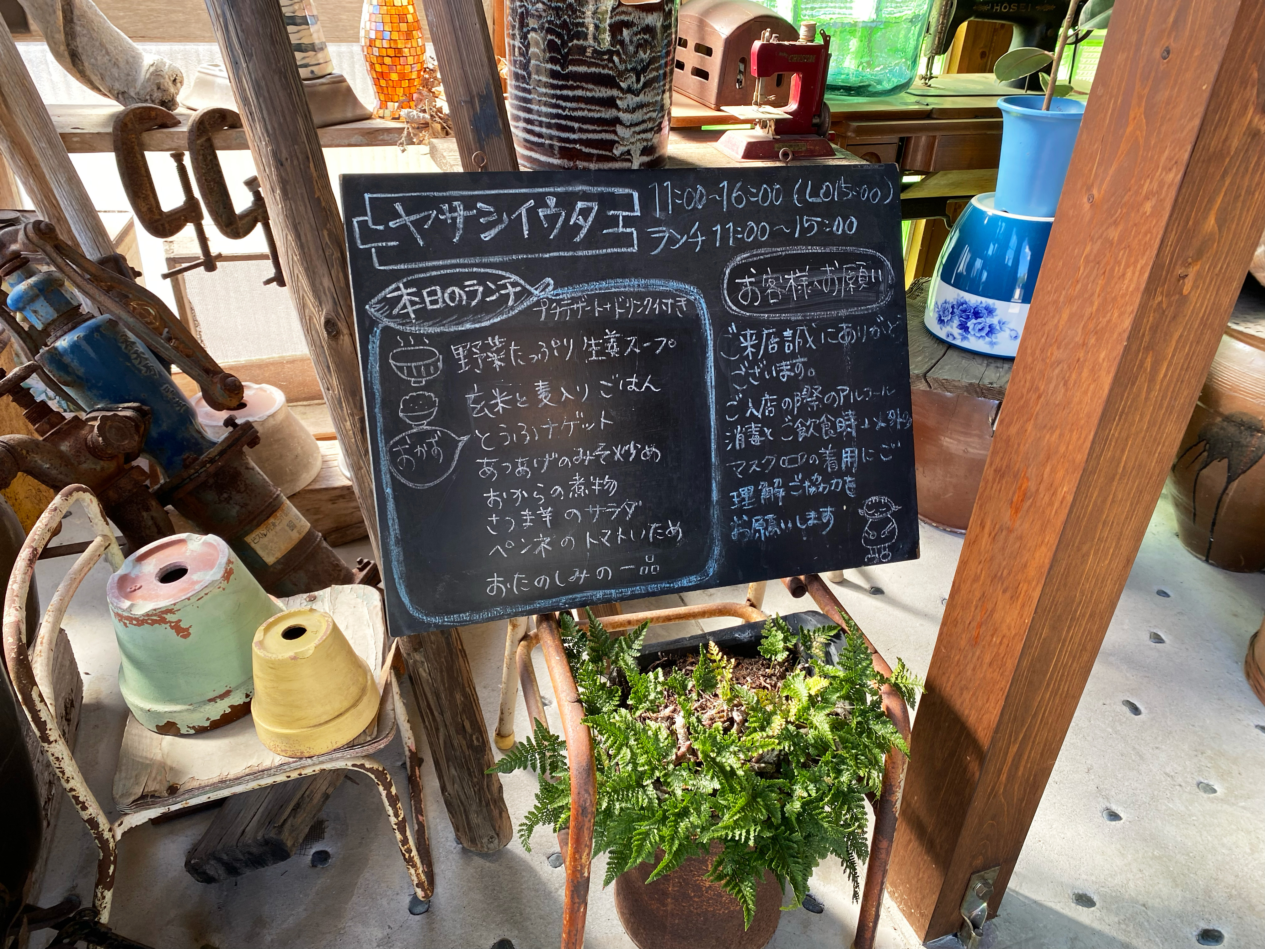 ノスタルジーな時が流れる優しい自然派カフェ