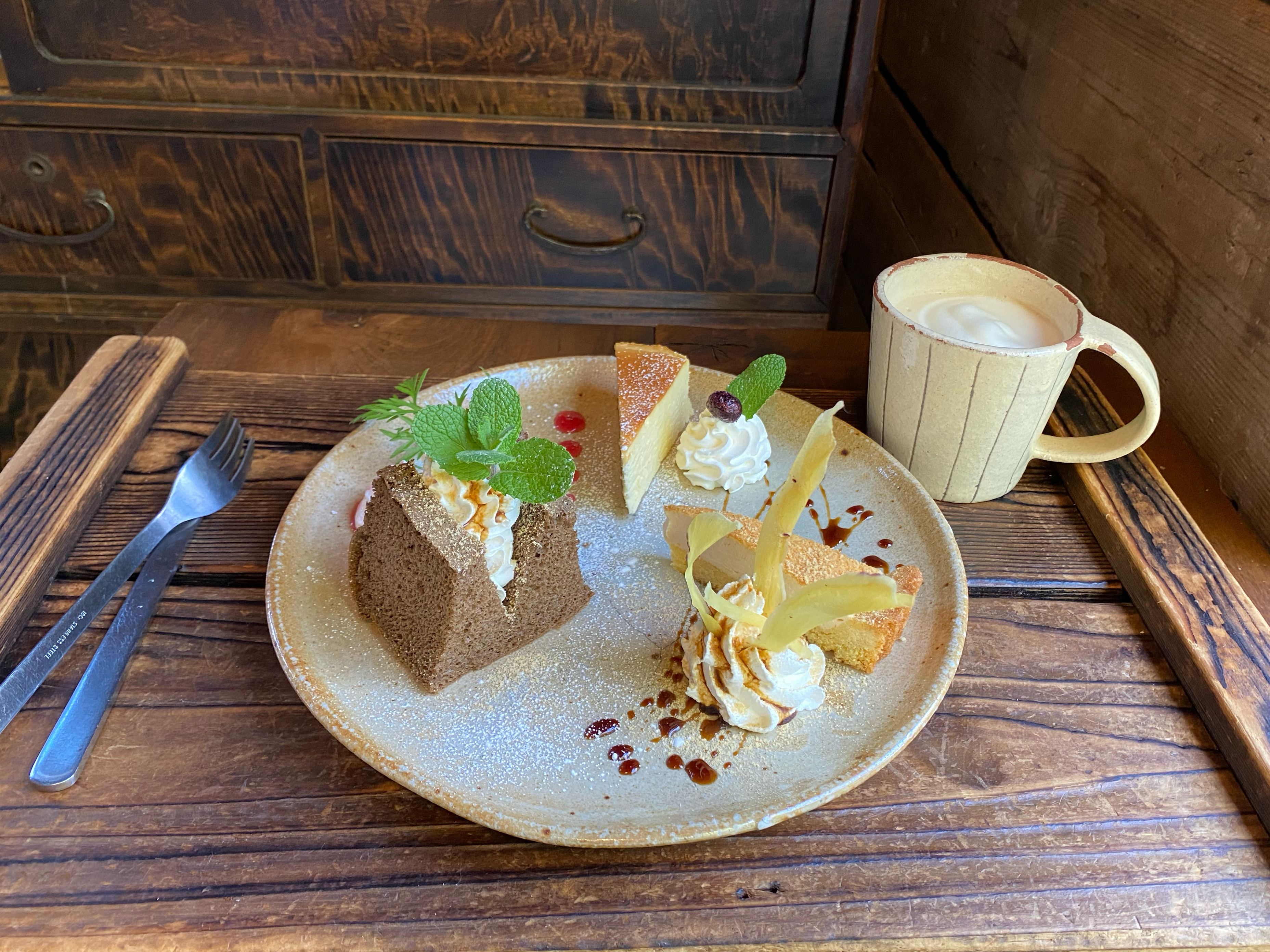 ノスタルジーな時が流れる優しい自然派カフェ