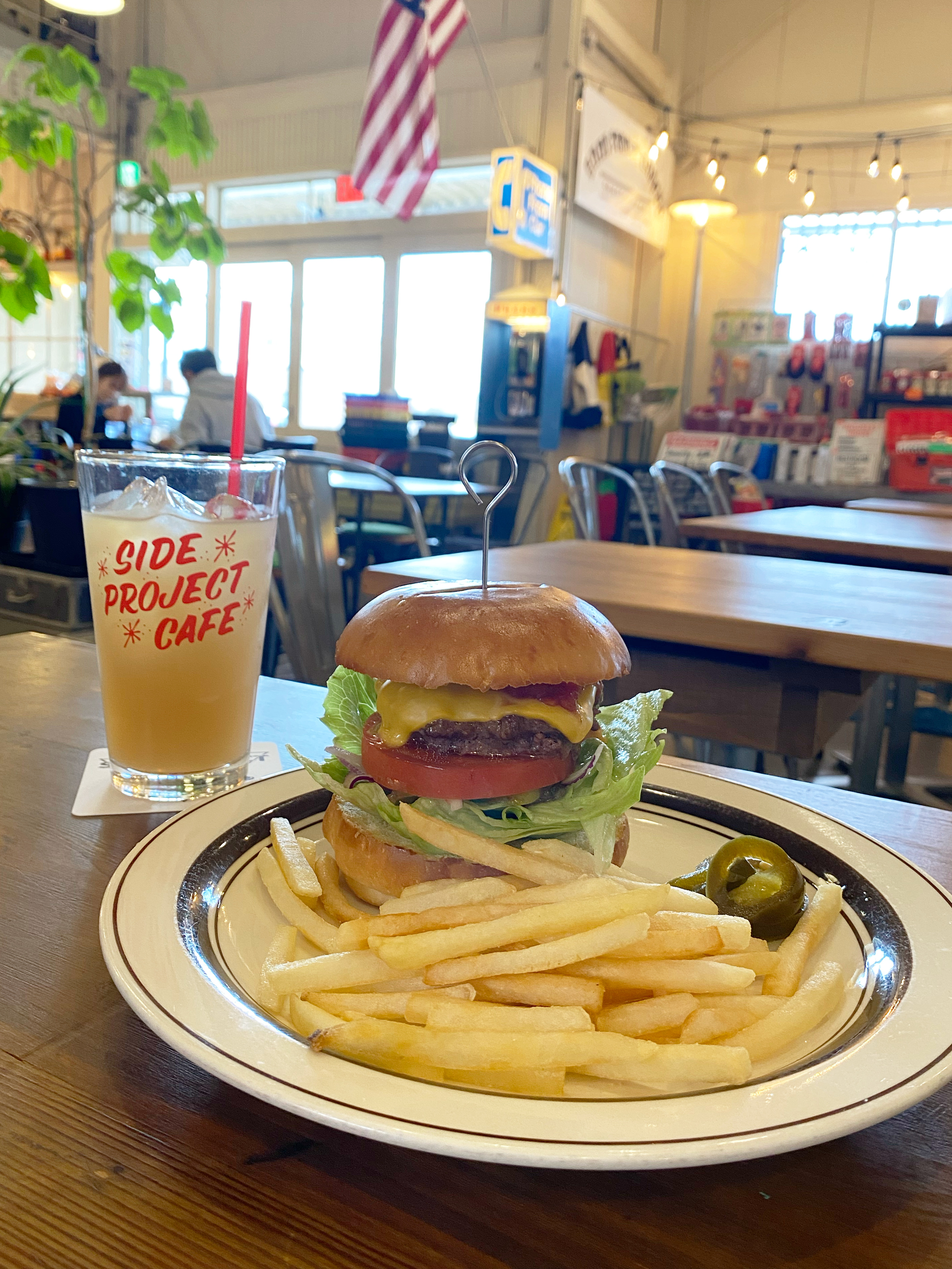 夢いっぱいの秘密基地アメリカンDiner「SIDE PROJECT CAFE」