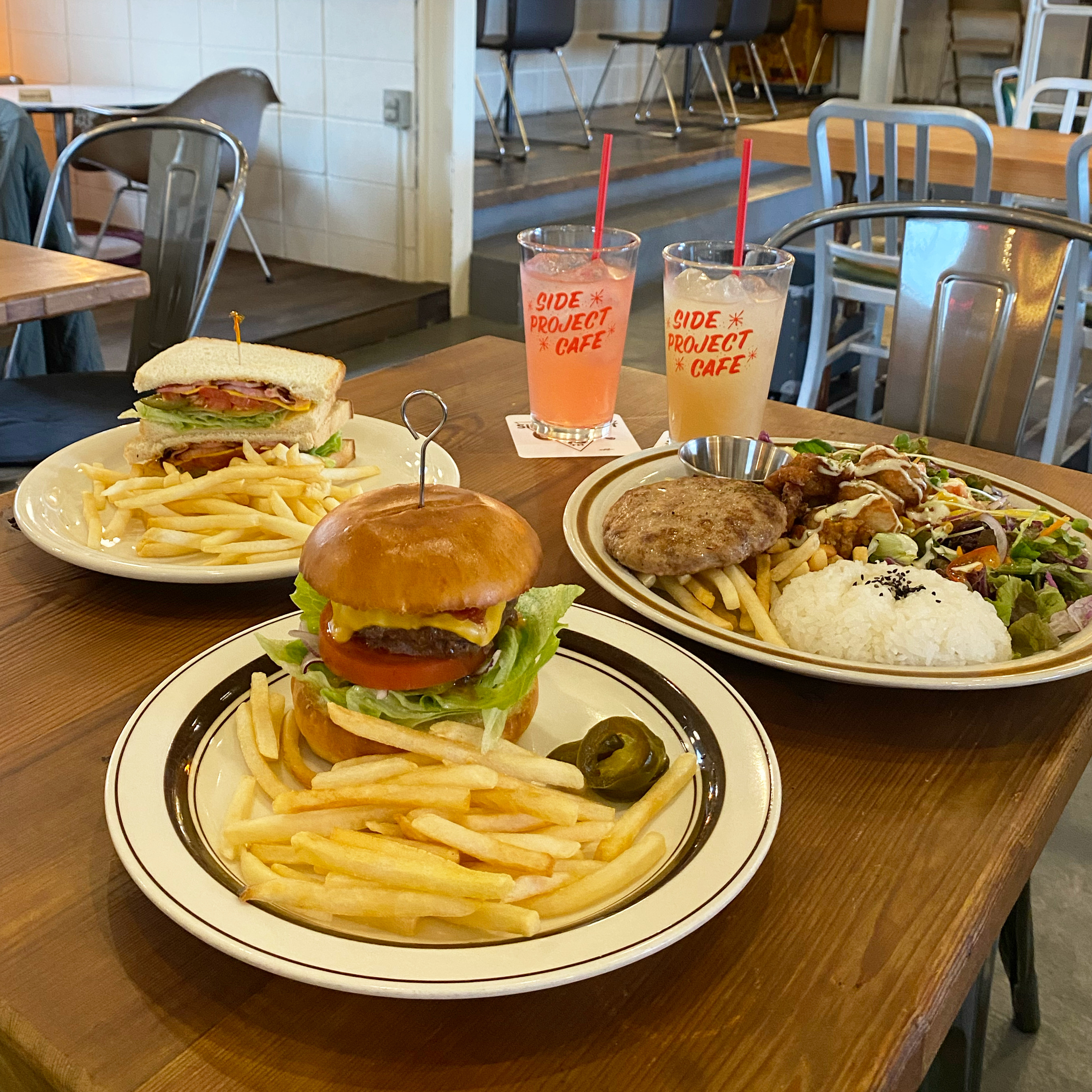 夢いっぱいの秘密基地アメリカンDiner「SIDE PROJECT CAFE」