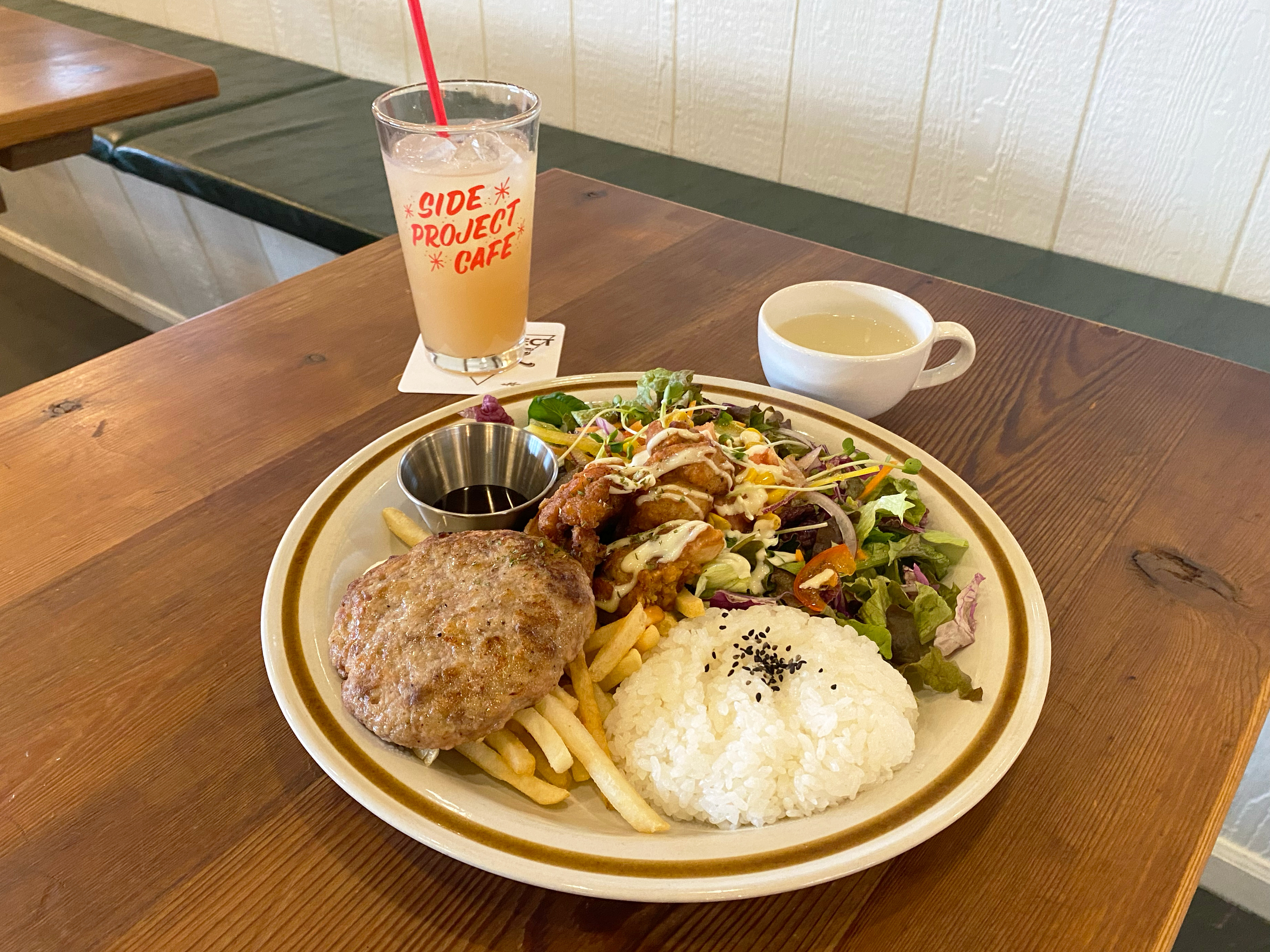 夢いっぱいの秘密基地アメリカンDiner「SIDE PROJECT CAFE」