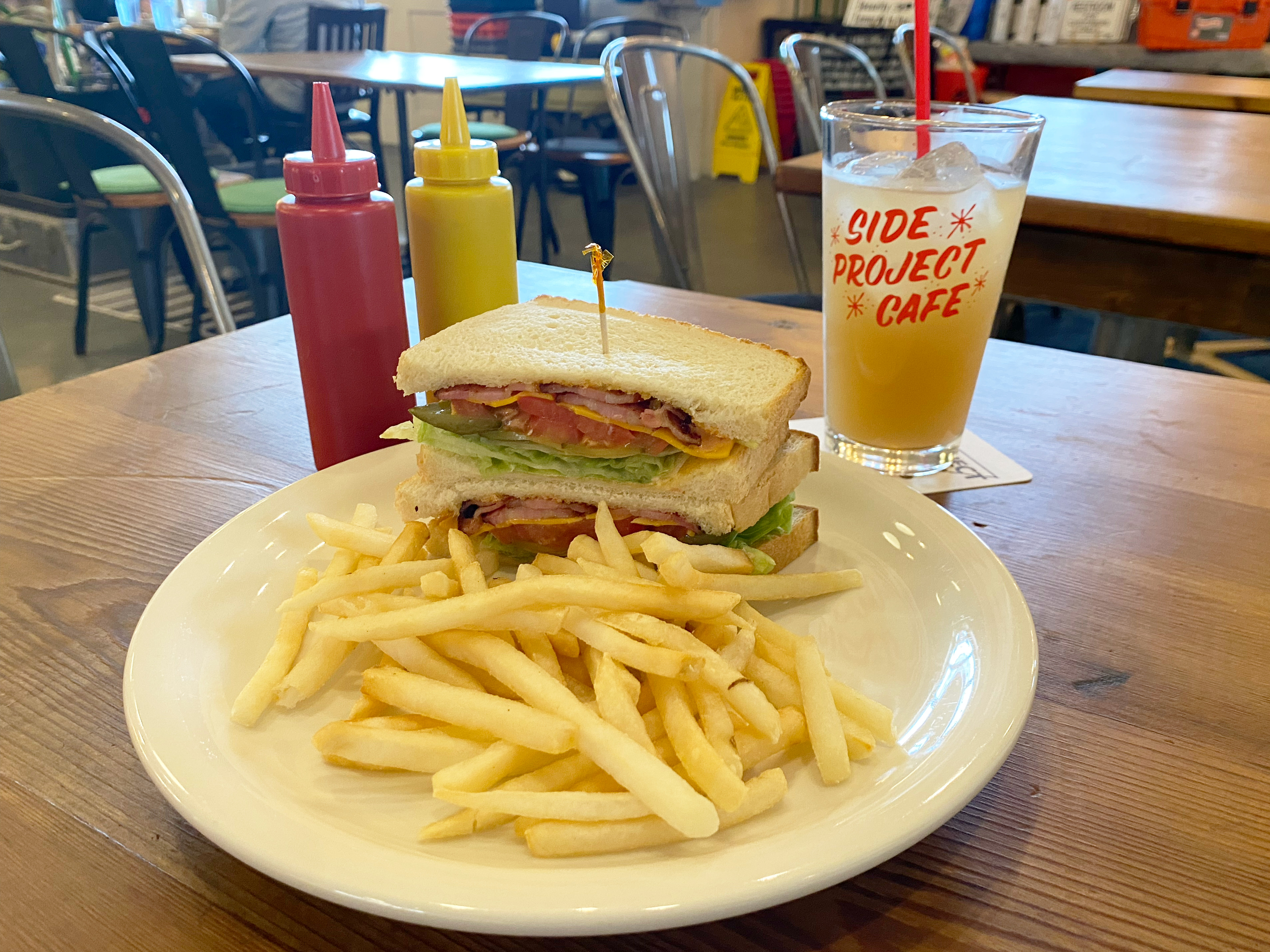 夢いっぱいの秘密基地アメリカンDiner「SIDE PROJECT CAFE」
