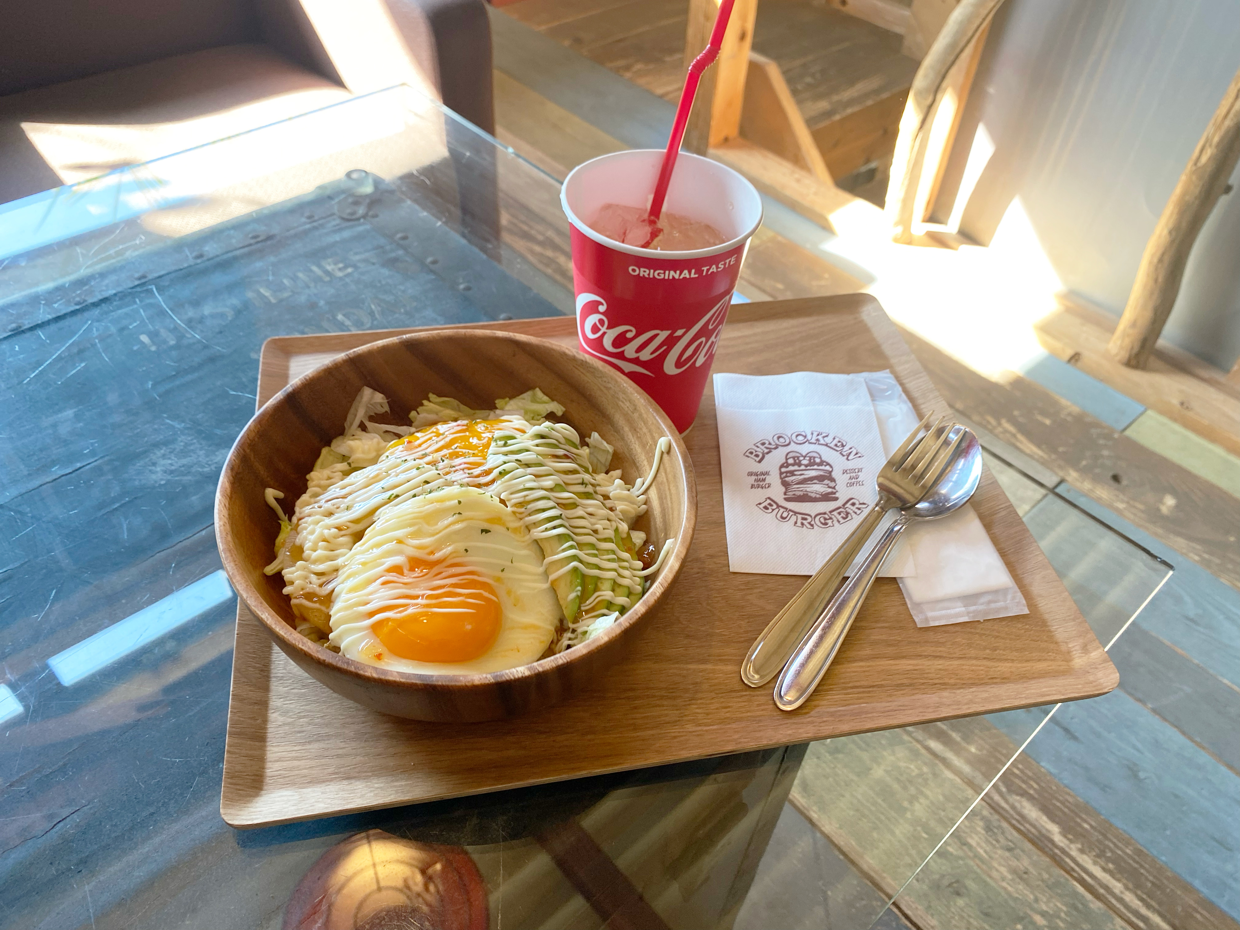 肉の旨み溢れる！本格派のグルメバーガー【BROKEN BURGER】